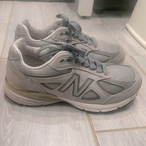New Balance women’s 990 V4 size 7 Wide